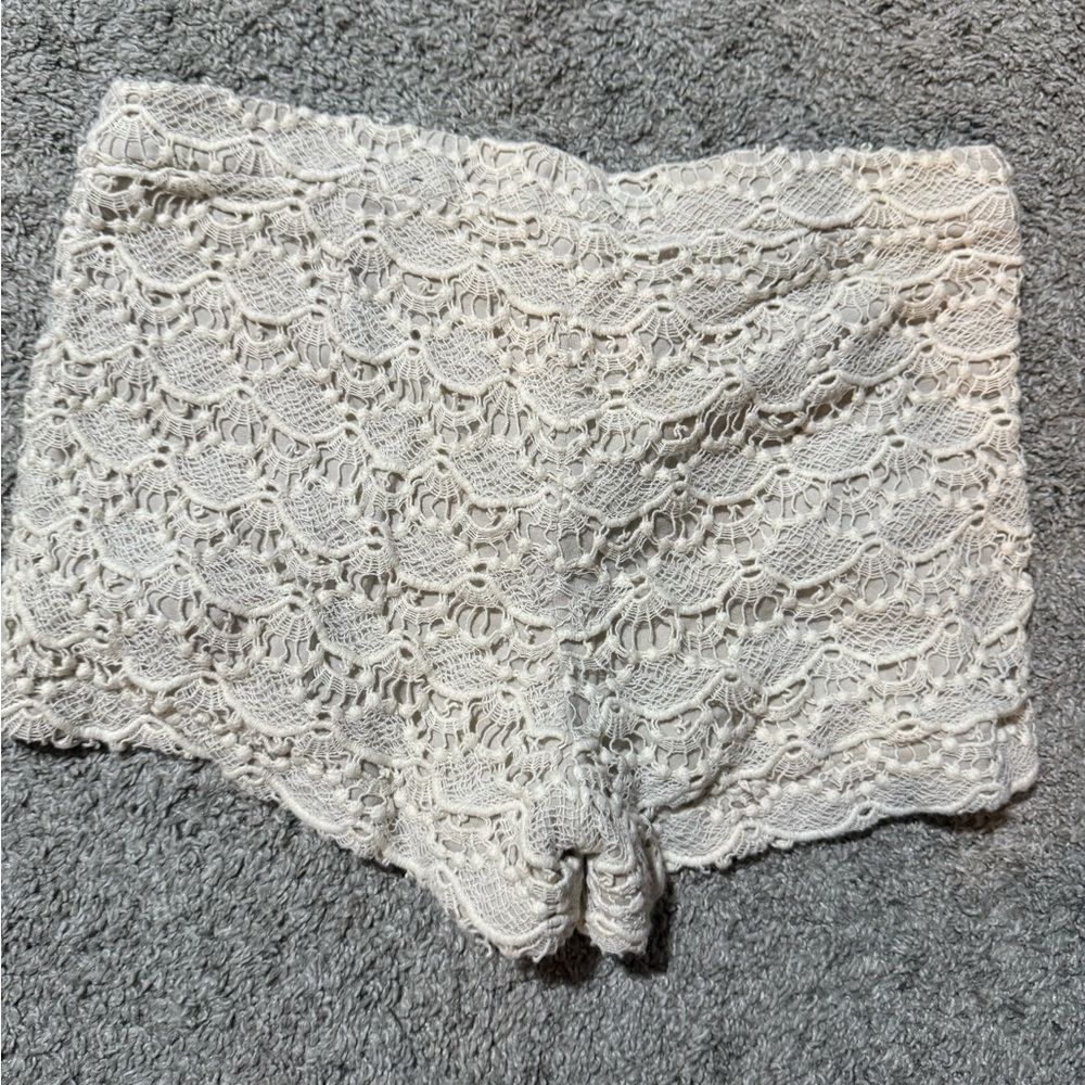 Express Ivory Lace Shorts - Picture 2 of 2